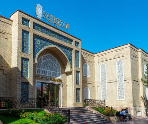 Property building, Facade/entrance