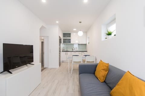 Communal lounge/ TV room, TV and multimedia, Kitchen or kitchenette, Living room, Seating area, Dining area