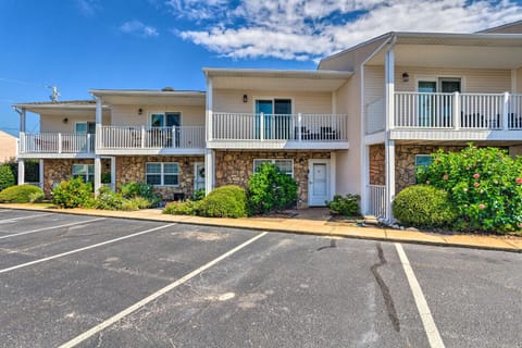 Modern Miramar Beach Townhome, Walk to Ocean! House in Miramar Beach