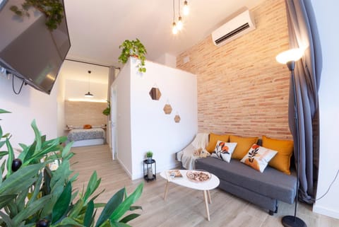 Bed, TV and multimedia, Living room, Bedroom, air conditioner