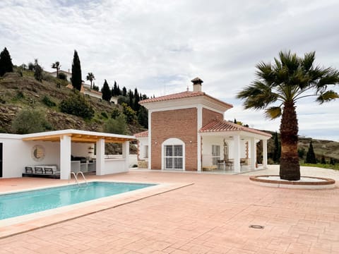 Property building, BBQ facilities, Kitchen or kitchenette, Lounge or bar, Swimming pool