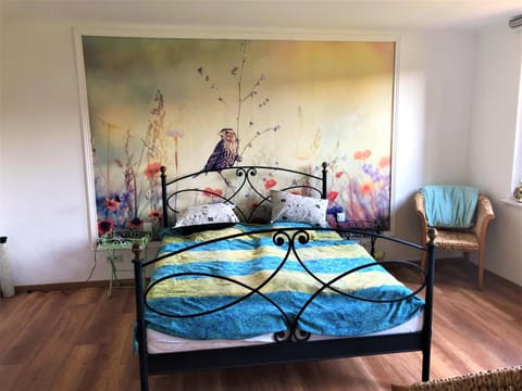 Bed, Photo of the whole room, Seating area, Bedroom