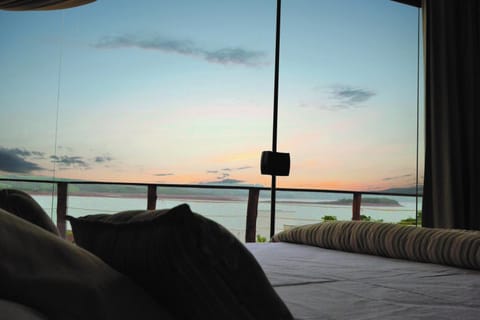 Bed, Balcony/Terrace, Bedroom, Lake view, Landmark view, Sunset