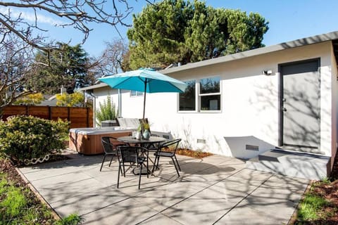 Sunny House with Hot tub near Stanford House in Atherton