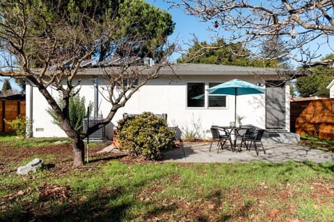 Sunny House with Hot tub near Stanford House in Atherton