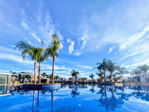 Day, Pool view, Swimming pool, sunbed