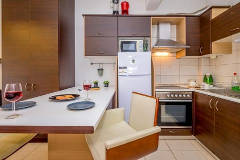Kitchen or kitchenette, Food and drinks, Dining area, Drinks, minibar, pet friendly