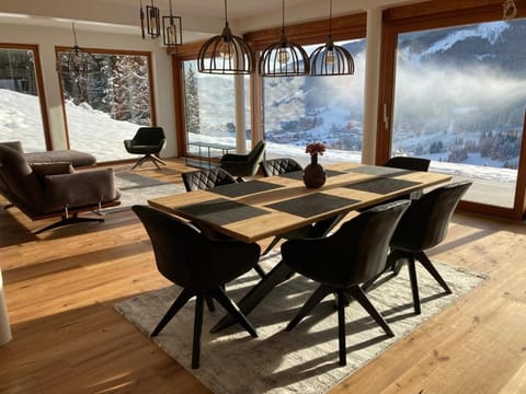 Living room, Mountain view