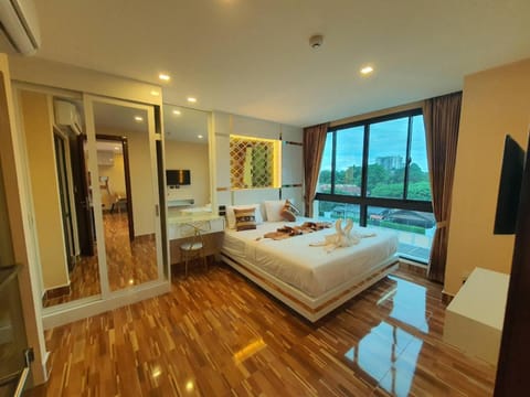 Photo of the whole room, Bedroom
