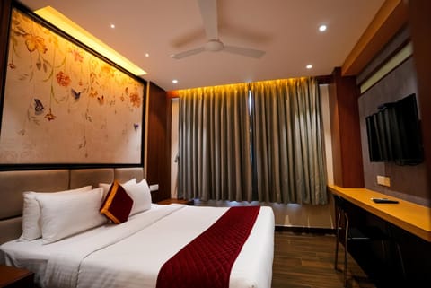 Communal lounge/ TV room, Bed, TV and multimedia, Photo of the whole room, Bedroom