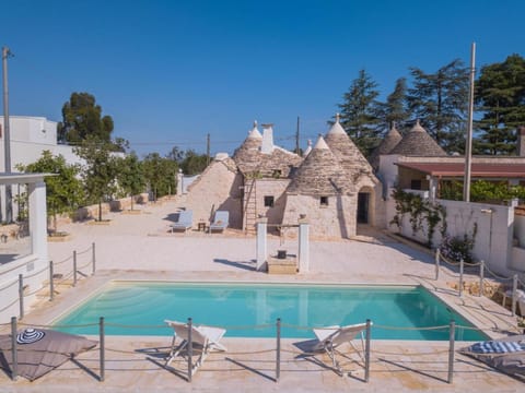 Property building, Balcony/Terrace, Swimming pool