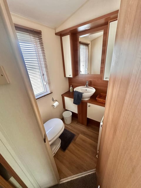 2-Bedroom Caravan Located in Uddingston, Glasgow at Maryville Caravan Site Chalet in Glasgow