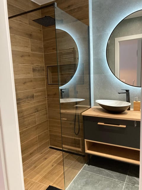 Shower, Bathroom, heating