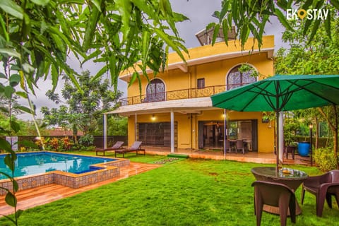 Property building, Day, Garden, Garden view, Swimming pool