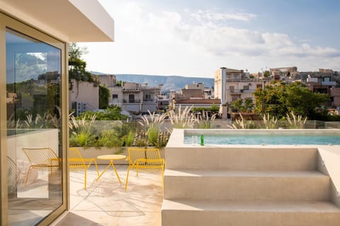 Patio, Balcony/Terrace, City view, Pool view, Street view, Swimming pool