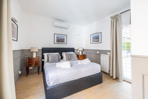 Bed, Photo of the whole room, Bedroom, air conditioner