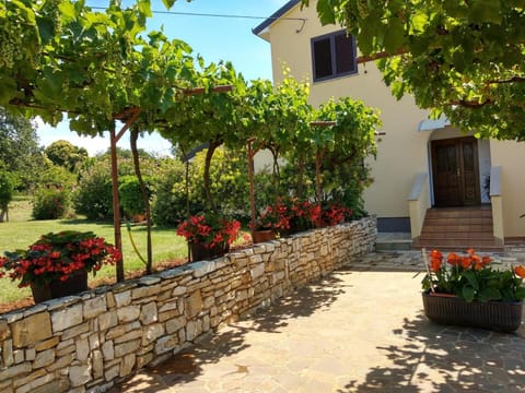 Apartments Graziella Zambratija Bed and Breakfast in Istria County