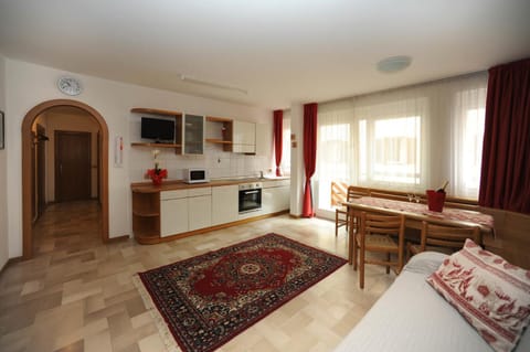 Day, Living room
