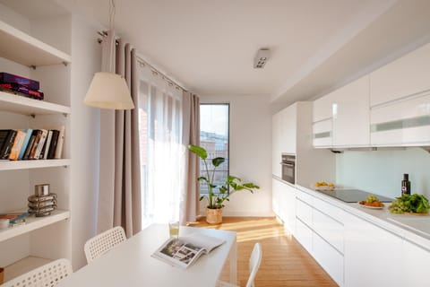 Dining area, kitchen