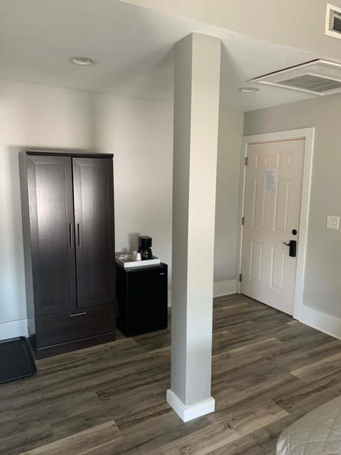 Boutique Hotel Room 8 House in Northport