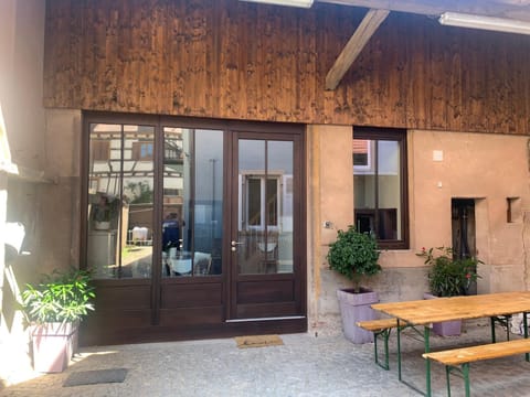 Patio, Facade/entrance