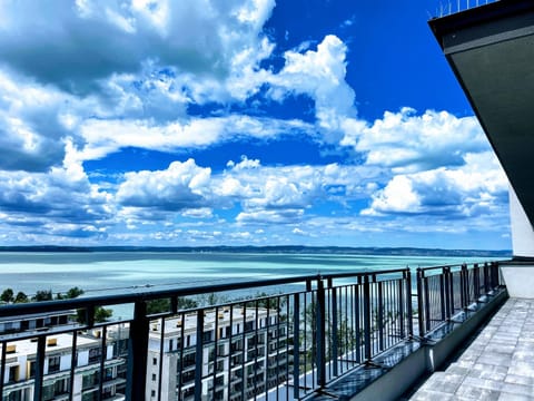 Balcony/Terrace, Beach, Lake view