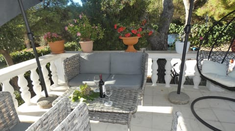 Property building, Balcony/Terrace, Balcony/Terrace