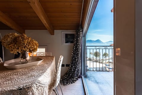 View (from property/room), Balcony/Terrace, Living room, Seating area, Dining area, Lake view, Mountain view