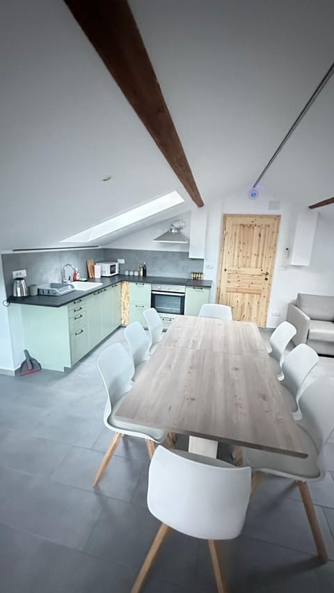 Dining area, kitchen