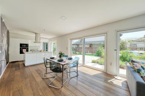 Patio, View (from property/room), Kitchen or kitchenette, Living room, Seating area, Dining area, Garden view
