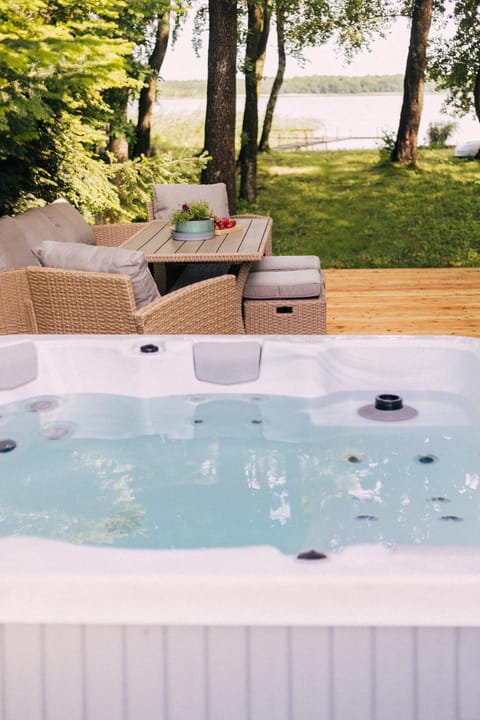 Day, Natural landscape, Garden, Hot Tub, Garden view
