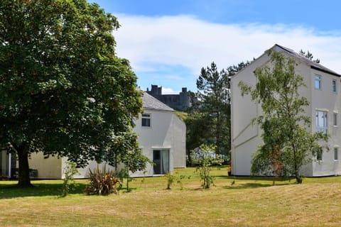 Property building, Facade/entrance, Off site