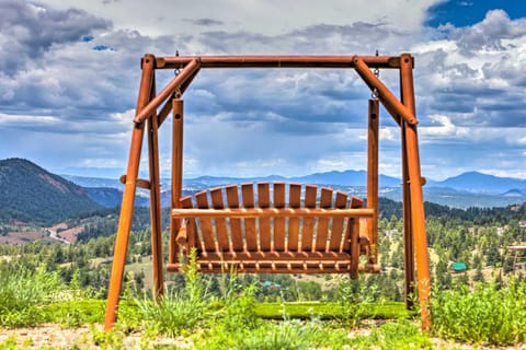 Hot Tub and Mtn View! Cripple Creek Retreat House in Colorado