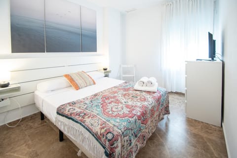 Photo of the whole room, Bedroom