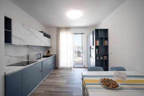Kitchen or kitchenette, Photo of the whole room, Dining area