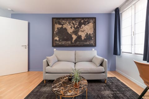 Living room, Seating area, Breakfast