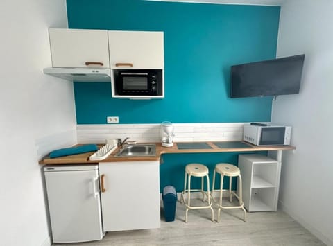 TV and multimedia, Coffee/tea facilities, Kitchen or kitchenette, Dining area, microwave, oven