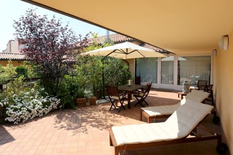 Property building, Spring, Balcony/Terrace, Garden view