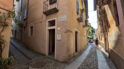 Property building, Day, Neighbourhood, Lobby or reception, Street view