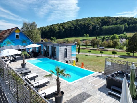 Property building, Garden, Pool view, sunbed