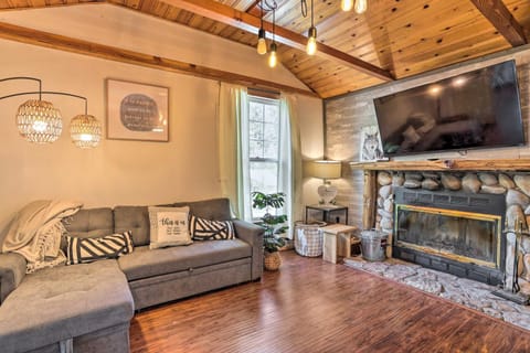 Big Bear Cabin Close to Lake, Trails and Village! Cabin in Big Bear