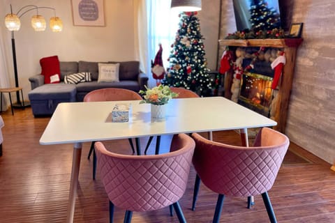 Big Bear Cabin Close to Lake, Trails and Village! Cabin in Big Bear