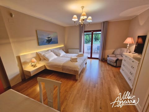 View (from property/room), Photo of the whole room, Bedroom