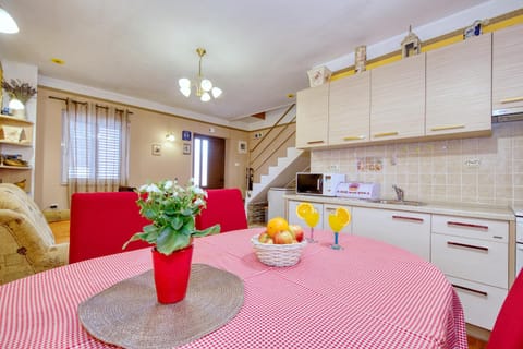 Kitchen or kitchenette, Communal kitchen, kitchen, kitchen