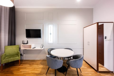 TV and multimedia, Living room, Dining area, wardrobe