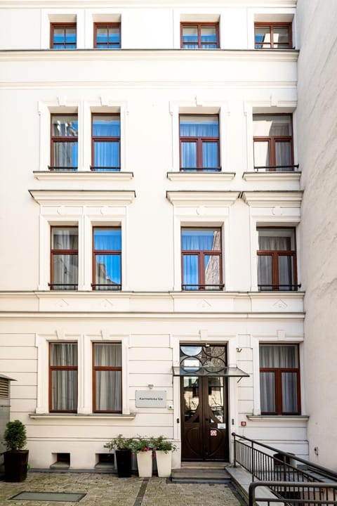 Property building, Coffee/tea facilities, Inner courtyard view