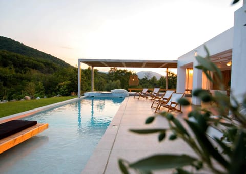 Swimming pool, sunbed