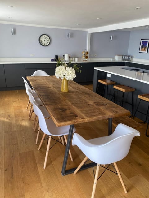 Contemporary living with amazing views. Pembrokeshire House in Wales