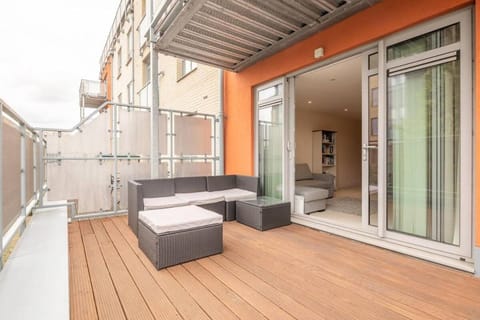 2 BR flat next to Train Station & Gated Parking Apartment in Cambridge