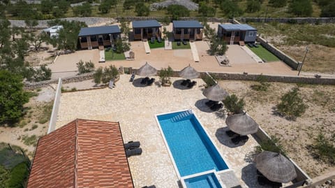 Bird's eye view, Floor plan